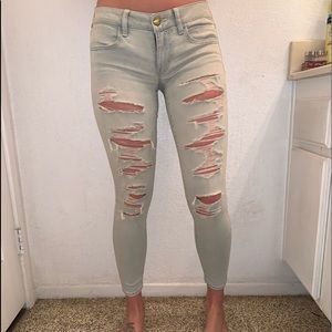 American eagle light wash ripped stretchy jeans